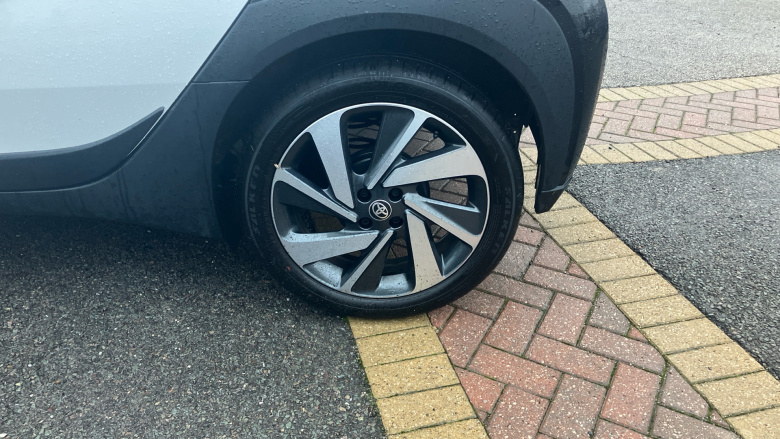 Toyota Aygo X 1.0 VVT-i Edge 5dr Petrol Hatchback